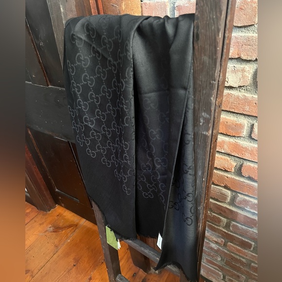 Gucci NWT silk & wool long GG shawls NEW, choose color when you buy - Picture 5 of 16